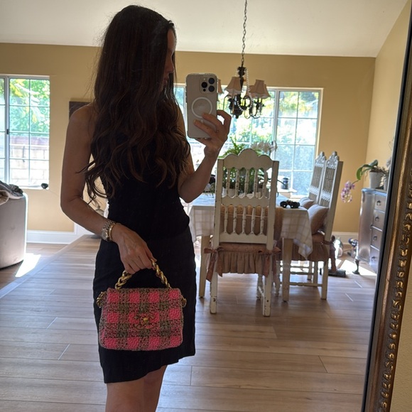 Chanel 22K pink beige tweed flap handbag with AGED hardware - Picture 13 of 13